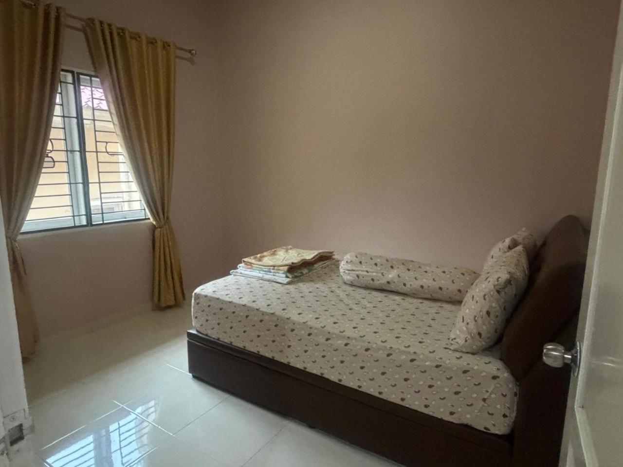 Villa Brastagi Resort Jalan Mimpin Tua Blok C No. 41 Berastagi Exterior photo