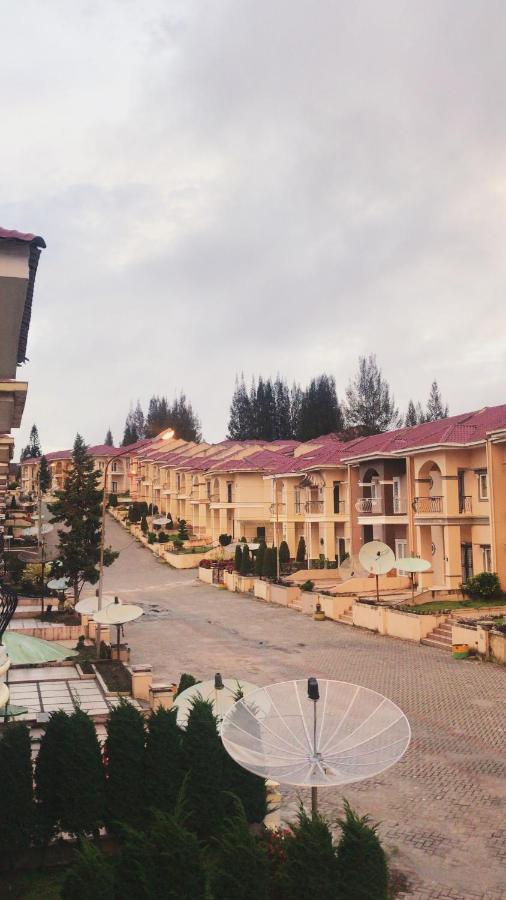 Villa Brastagi Resort Jalan Mimpin Tua Blok C No. 41 Berastagi Exterior photo